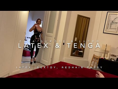 ❤️ Dada wa kambo mwenye kichwa chekundu akiwa amevalia vazi la latex alilobanwa na kaka wa kambo Video ya ngono ️❤