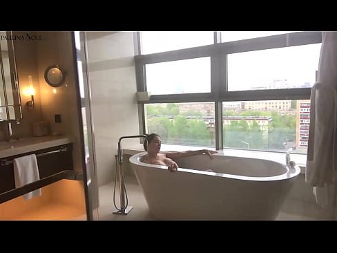 ❤️ Mtoto mkubwa anapepesuka kwa shauku kutoka kwenye kitumbua chake bafuni Video ya ngono ️❤